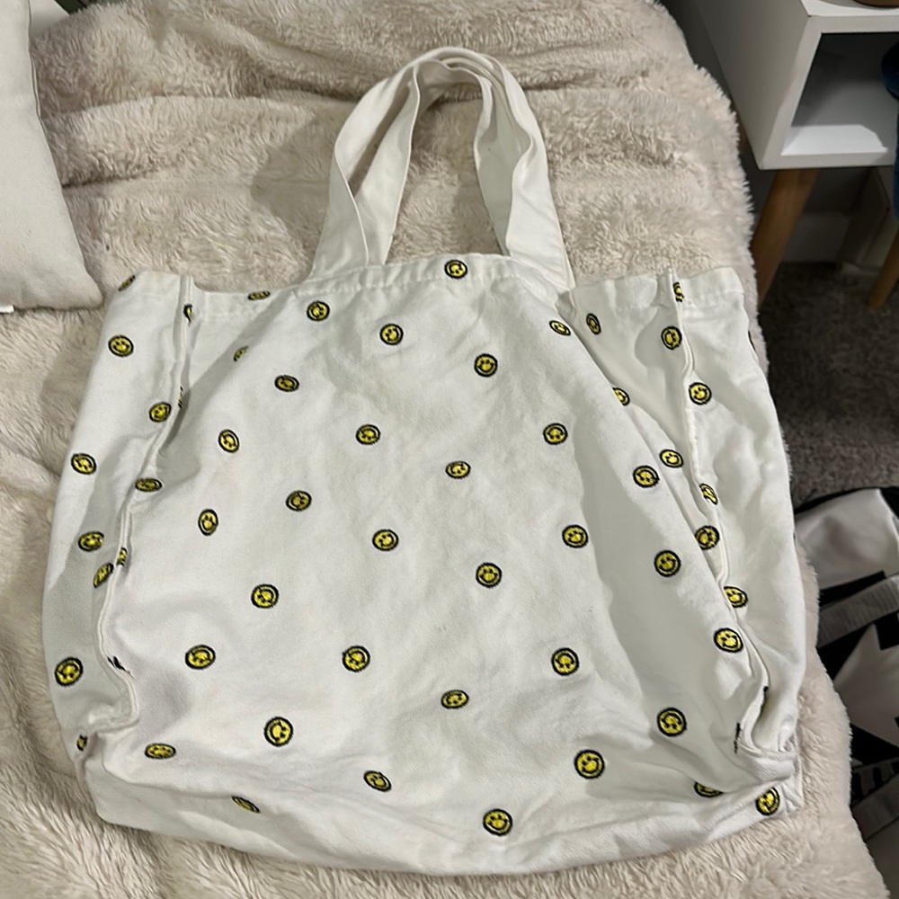urban outfitters tote